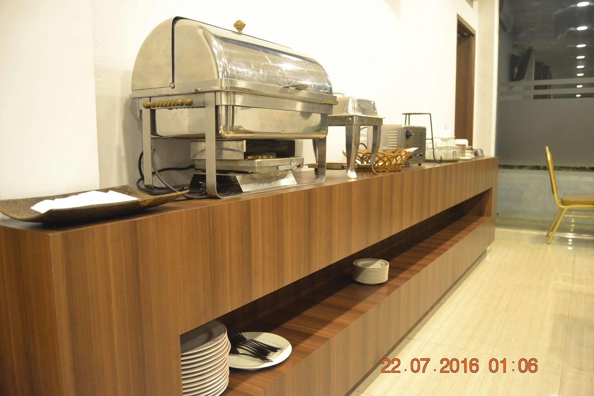 J Hotel Medan Exterior foto